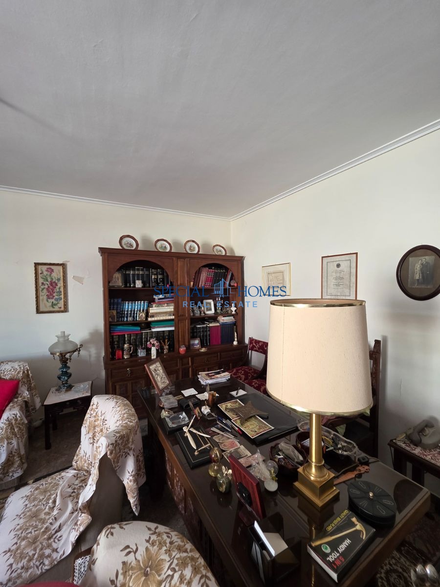 b5fcfd6bf5464ff1bc3ee16ca72457be